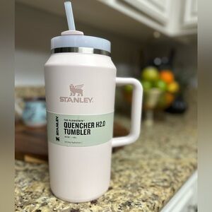 Rose quartz Stanley 64oz